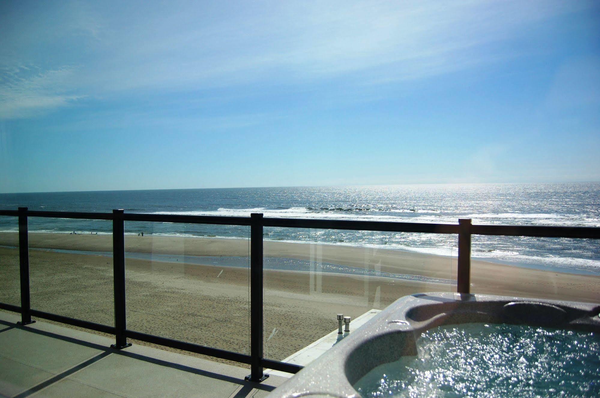 Beachfront Manor Hotel 林肯市 外观 照片